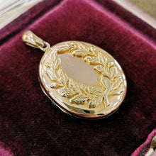 Load image into Gallery viewer, Victorian 15ct Gold Wreath Locket | Initials "RTSS"