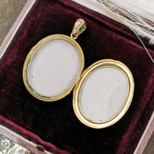 Load image into Gallery viewer, Victorian 15ct Gold Wreath Locket | Initials "RTSS"