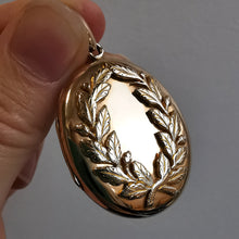 Load image into Gallery viewer, Victorian 15ct Gold Wreath Locket | Initials "RTSS"