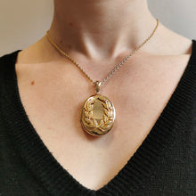 Load image into Gallery viewer, Victorian 15ct Gold Wreath Locket | Initials "RTSS"