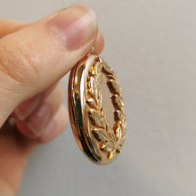 Load image into Gallery viewer, Victorian 15ct Gold Wreath Locket | Initials "RTSS"