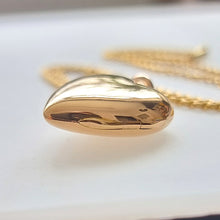 Load image into Gallery viewer, Antique 15ct Gold Pearl Heart Locket with Chain hinge