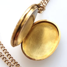 Load image into Gallery viewer, Antique 15ct Gold Mourning Locket with Chain open