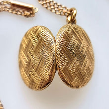 Load image into Gallery viewer, Antique 15ct Gold Mourning Locket with Chain open