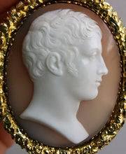 Load image into Gallery viewer, Victorian 15ct Gold Cameo Pendant