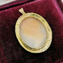 Load image into Gallery viewer, Victorian 15ct Gold Cameo Pendant