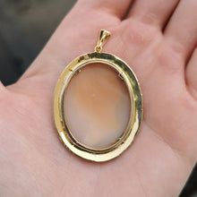 Load image into Gallery viewer, Victorian 15ct Gold Cameo Pendant