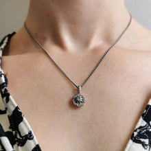 Load image into Gallery viewer, Vintage 18ct Gold Diamond Flower Pendant