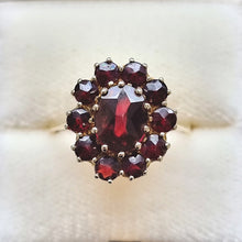 Load image into Gallery viewer, Vintage 14ct Gold Garnet Cluster Ring in box