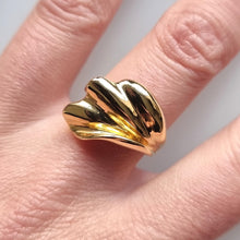 Load image into Gallery viewer, Vintage 18ct Gold Abstract Wave Ring modelled