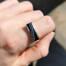 Load image into Gallery viewer, 9ct Gold Banded Agate Ring