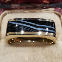 Load image into Gallery viewer, 9ct Gold Banded Agate Ring