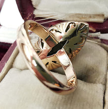 Load image into Gallery viewer, Vintage 14ct Gold Jade Navette Ring
