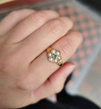 Load image into Gallery viewer, Antique 9ct Gold Emerald & Pearl Mourning Ring