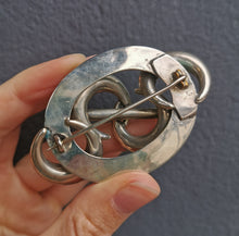 Load image into Gallery viewer, Large Victorian Scottish Silver Malachite Knot Brooch