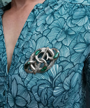 Load image into Gallery viewer, Large Victorian Scottish Silver Malachite Knot Brooch