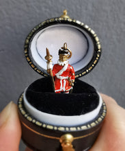 Load image into Gallery viewer, Vintage 9ct Gold London Beefeater Charm