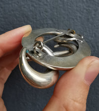 Load image into Gallery viewer, Large Victorian Scottish Silver Malachite Knot Brooch