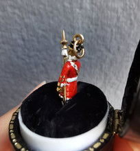 Load image into Gallery viewer, Vintage 9ct Gold London Beefeater Charm