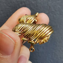 Load image into Gallery viewer, Vintage 18ct Gold Dog Brooch