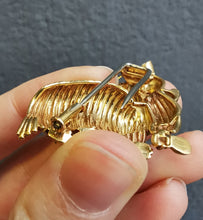 Load image into Gallery viewer, Vintage 18ct Gold Dog Brooch