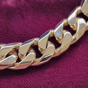 Vintage 9ct Gold Curb Link Bracelet, 48.5 grams close-up links