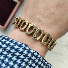 Load image into Gallery viewer, An oval link bracelet in yellow gold modelled on a wrist
