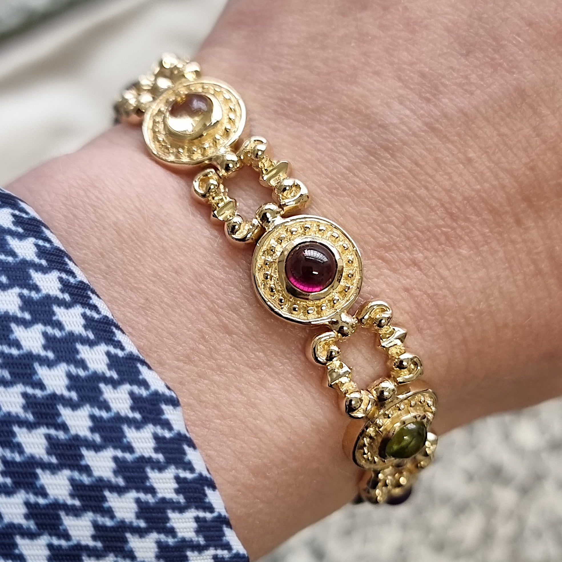 Bracelet En Or Jaune 14 Carats (585) Massif - 14,8 Grammes - Serti De 4 Rubis Cabochons - Neuf