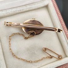 Load image into Gallery viewer, A bar brooch in yellow gold with an oval cabochon banded agate centre, in an antique box
