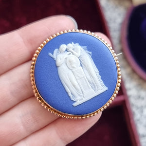 Vintage Wedgwood 9ct Gold Cameo Brooch in hand