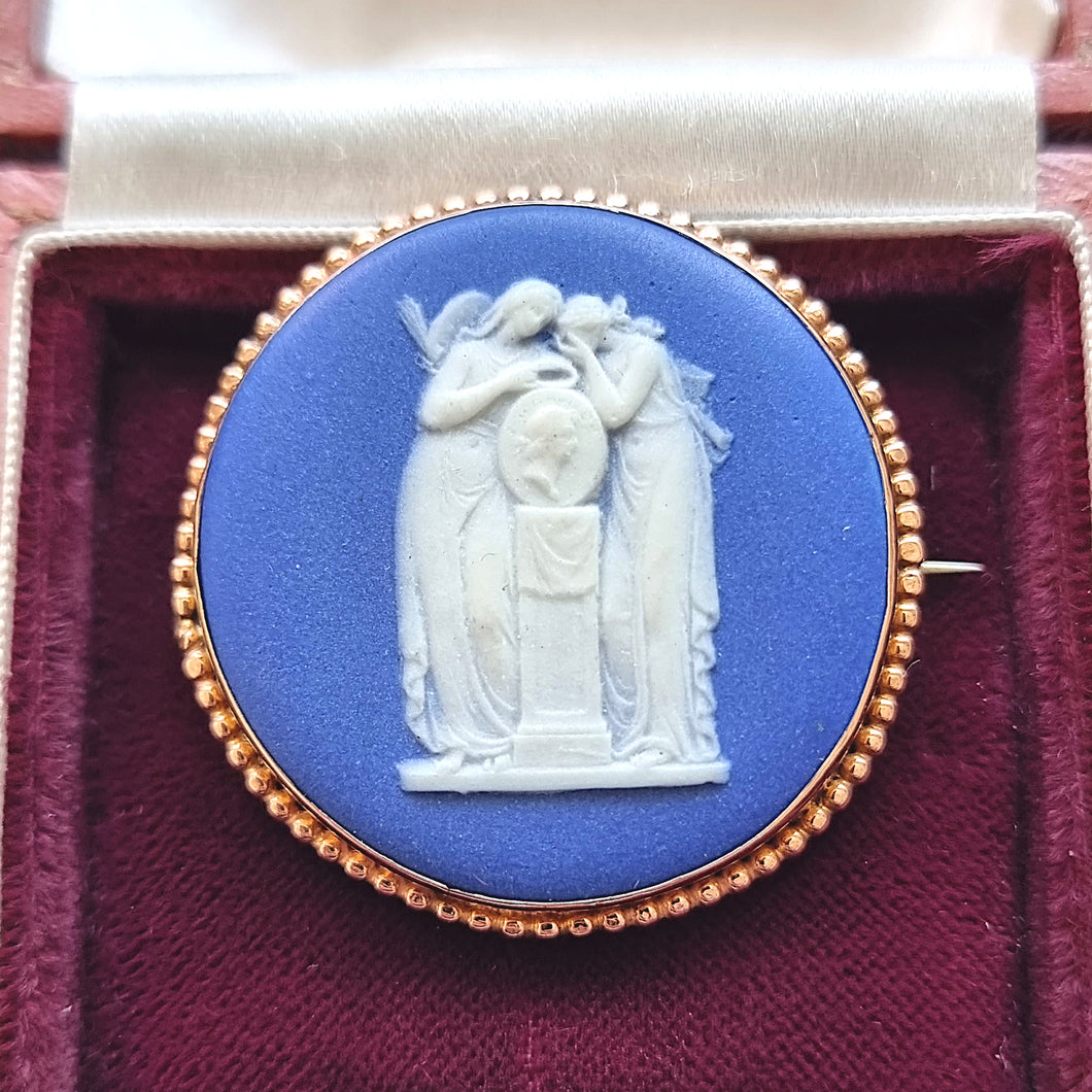 Vintage Wedgwood 9ct Gold Cameo Brooch in box