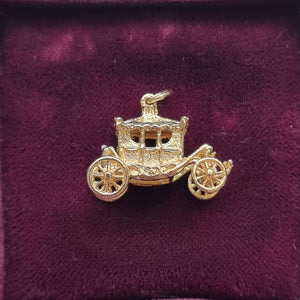 Vintage 9ct Gold Coronation Carriage Charm side