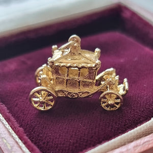 Vintage 9ct Gold Coronation Carriage Charm in box