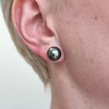 Load image into Gallery viewer, 18ct Gold Black South Sea Pearl Stud Earrings modelled
