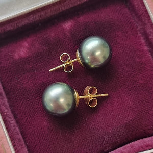 18ct Gold Black South Sea Pearl Stud Earrings sides