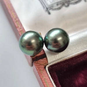 18ct Gold Black South Sea Pearl Stud Earrings in box