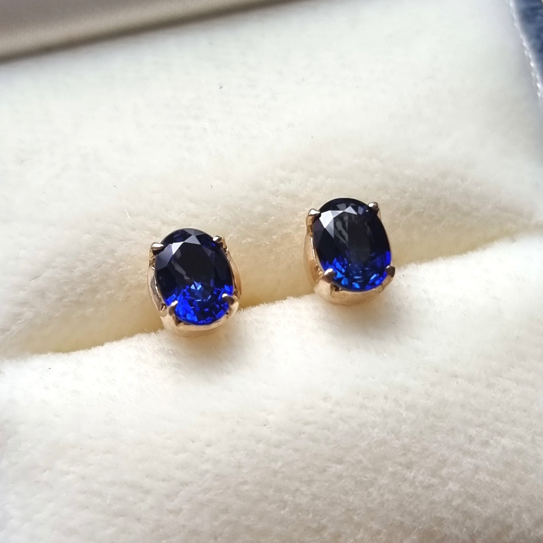 18ct Yellow Gold Oval Sapphire Stud Earrings in box