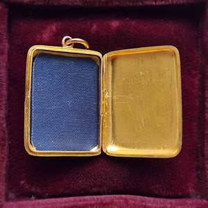 Antique 9ct Gold Cushion Shaped Locket, Hallmarked Birmingham 1914 open inside