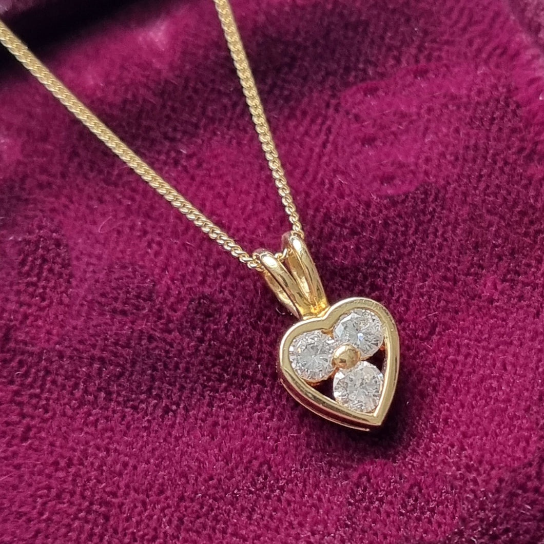 Vintage 18ct Gold Diamond Heart Pendant with Chain, 0.30ct front
