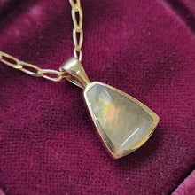 Load image into Gallery viewer, 9ct Yellow Gold Lapis &amp; Mother of Pearl Pendant
