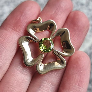 Vintage 9ct Gold Peridot Four Leaf Clover Pendant in hand