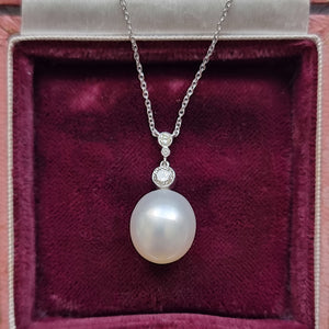 18ct White Gold Pearl and Diamond Pendant Necklace, 0.30ct in box