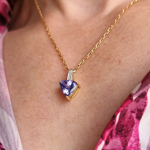 18ct Yellow Gold Tanzanite and Diamond Pendant, 1.79ct modelled with chain