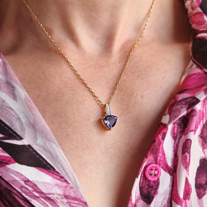 18ct Yellow Gold Tanzanite and Diamond Pendant, 1.79ct modelled with chain