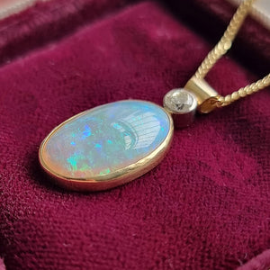 Vintage 18ct Gold Opal and Diamond Pendant, 4.00ct in box