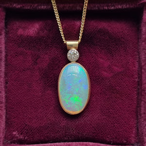 Vintage 18ct Gold Opal and Diamond Pendant, 4.00ct in box