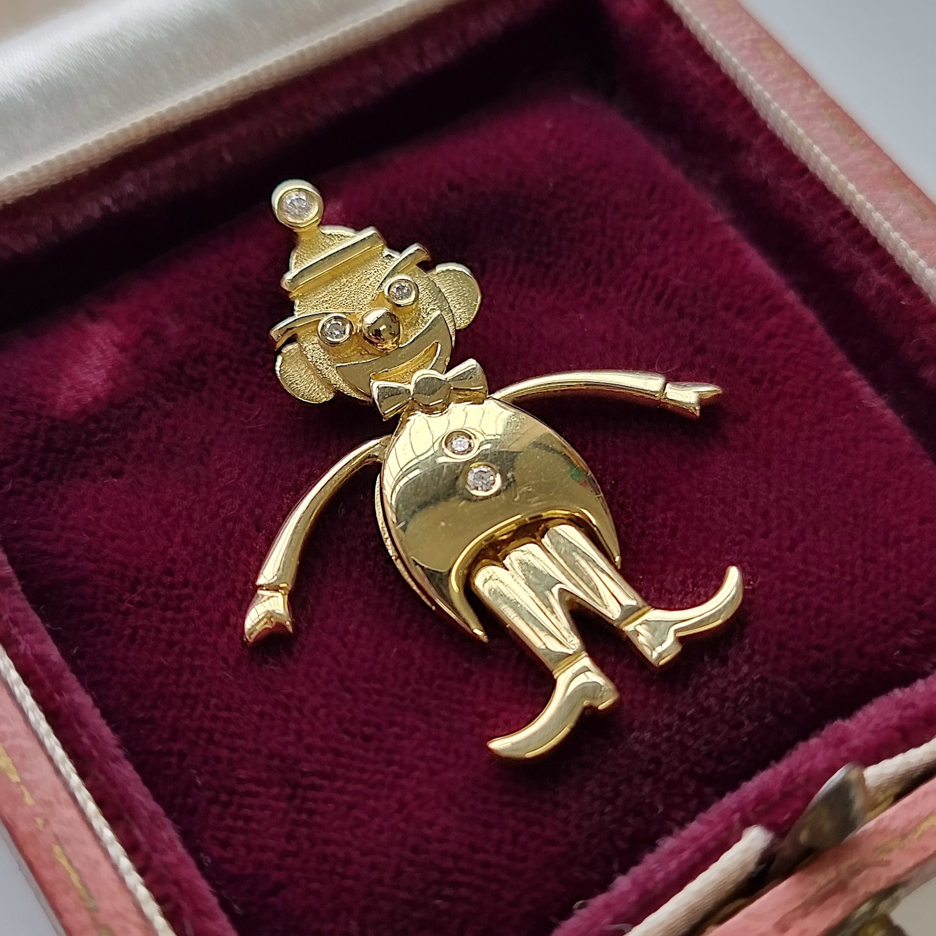 Vintage 18ct Yellow Gold Diamond Articulated Clown Pendant