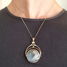Load image into Gallery viewer, Vintage 9ct Rose Gold Mother of Pearl and Agate Swivel Pendant
