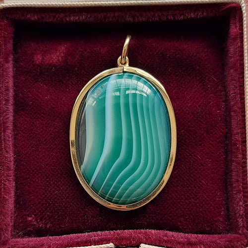 Vintage 9ct Gold Green Agate Pendant front
