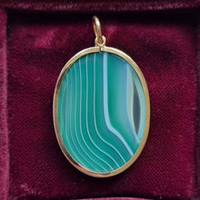 Load image into Gallery viewer, Vintage 9ct Gold Green Agate Pendant back
